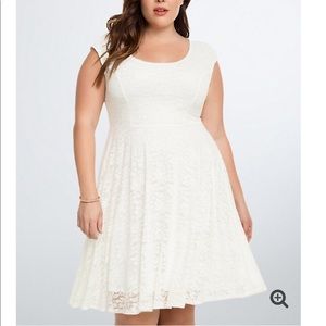 SALE 🎉Torrid Lace Keyhole Back Dress